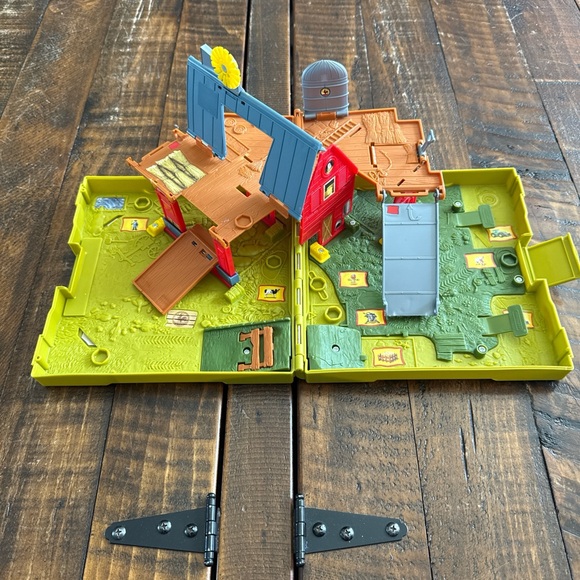 Matchbox Action Drivers Farm Adventure Playset - Picture 3 of 5